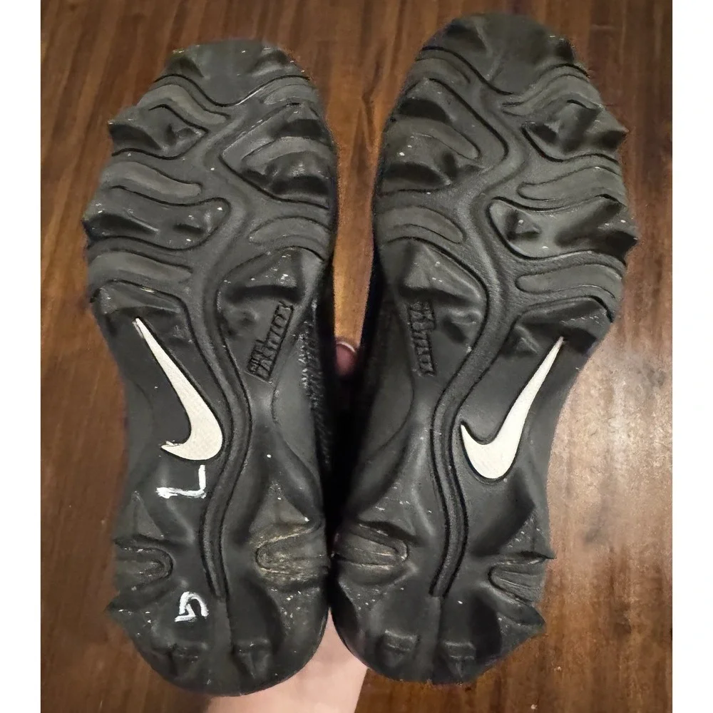 Nike Kids Alpha Menace 4 Shark Football Cleats Black Silver FQ4012-002 Size 13C